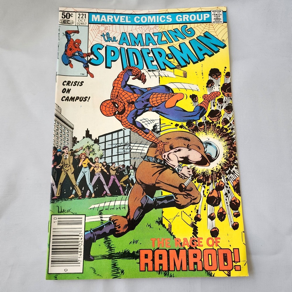 Marvel Amazing Spider-Man Comic Book Issue #221 October 1981 Crisis on Campus